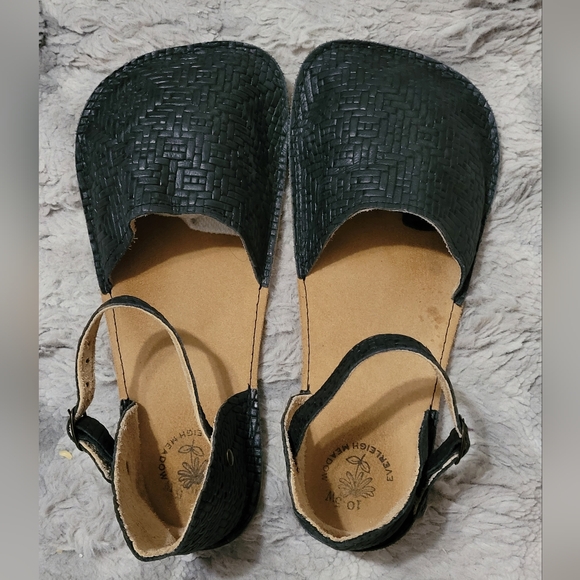 Everleigh Meadow Shoes - Everleigh Meadow Explorer Mama Sandals in Saddle Weave Black Leather